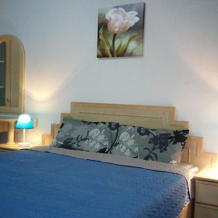 Pinang Beach Apartment @ Bayu Emas Batu Feringgi Buitenkant foto