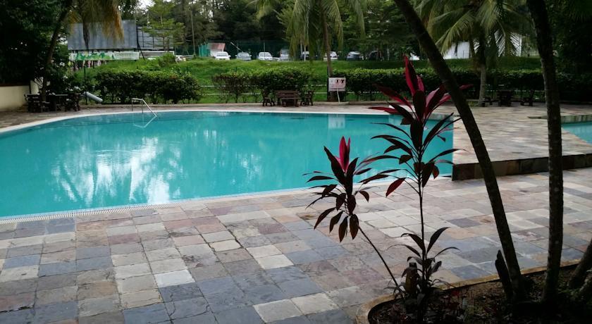 Pinang Beach Apartment @ Bayu Emas Batu Feringgi Buitenkant foto