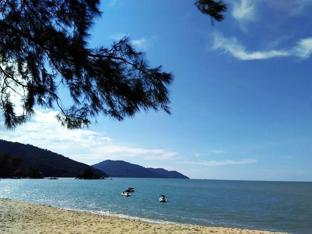 Pinang Beach Apartment @ Bayu Emas Batu Feringgi Buitenkant foto